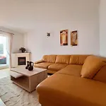 Semesterbostad House Gracia *