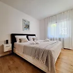 House Gracia Semesterbostad *